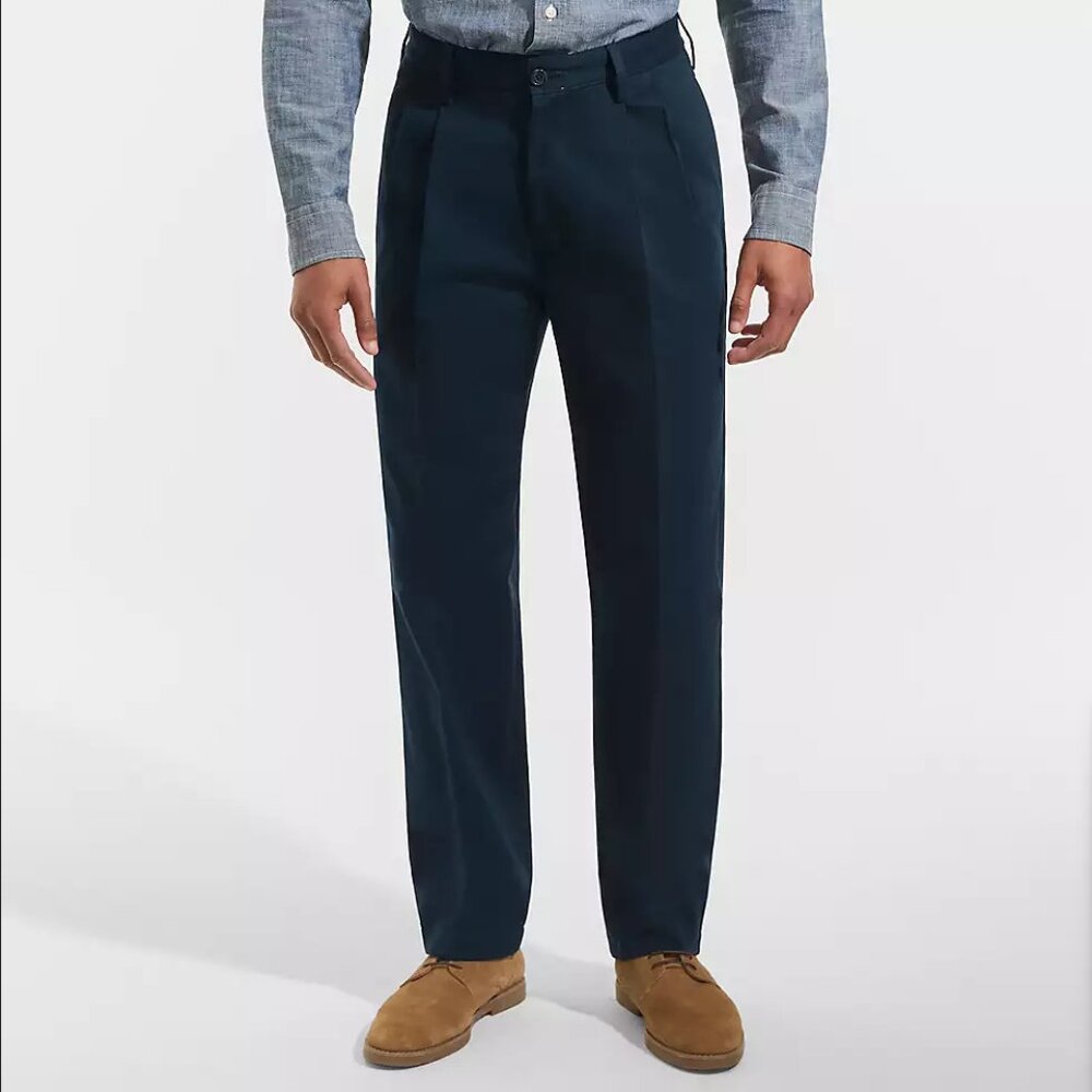 Men's No Iron Traditional Fit Pleated Front Chino Pant